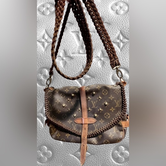 Louis Vuitton Handbags - Vintage Boho Bags Authentic Louis Vuitton Saumur 30